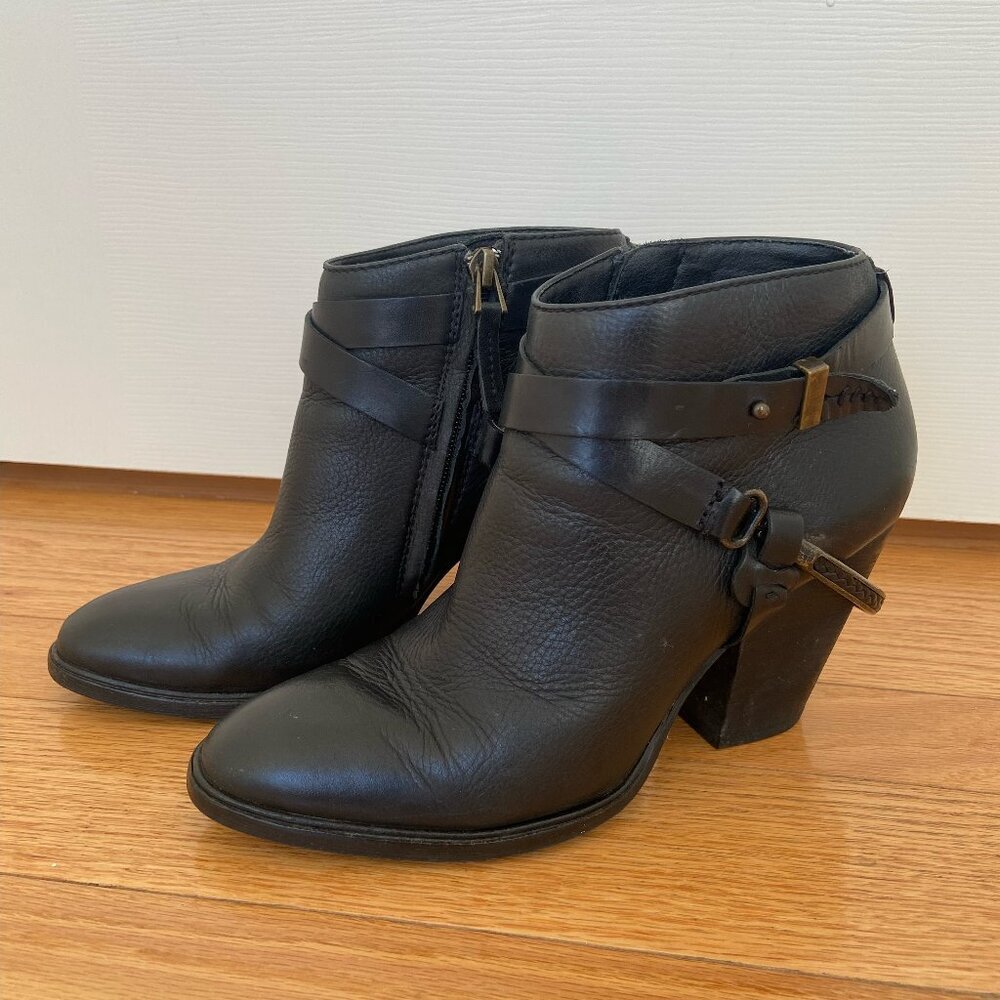 Dolce Vita Black Leather Western Block Heel Ankle Booties Gold Hardware Size 7